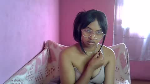 Snapshot of elisah01 chatting on 07-25-26, 06:44 elisah01 online show from 07-25-26, 06:44