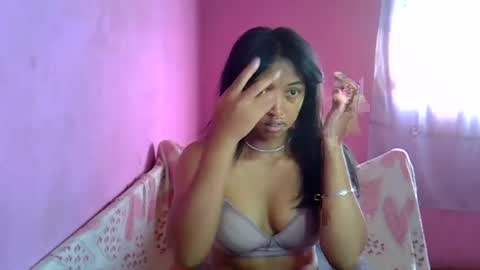 Snapshot of elisah01 chatting on 08-04-26, 05:43 elisah01 online show from 08-04-26, 05:43