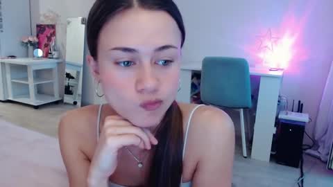 Elis online show from 11-19-25, 04:56