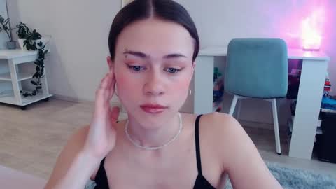 Elis online show from 02-15-26, 05:48