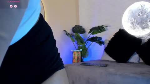 Snapshot of elise_diamond chatting on 03-08-25, 01:50 Elise diamond online show from 03-08-25, 01:50