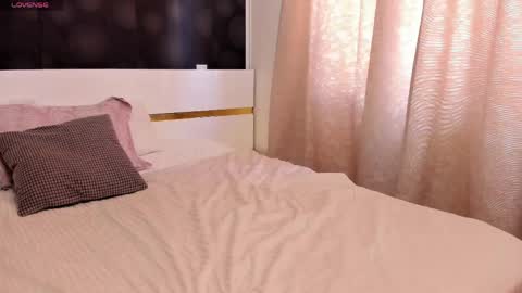 Snapshot of elisetyler89 chatting on 05-15-26, 09:16 Elly online show from 05-15-26, 09:16