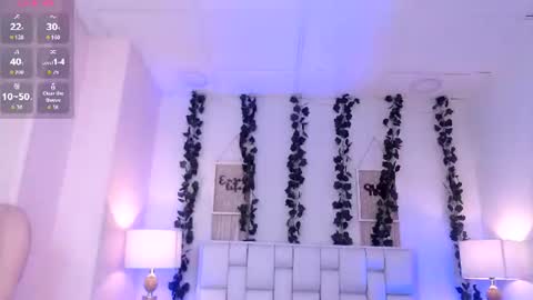 Snapshot of elisevalmont chatting on 06-20-26, 03:20 ELISE online show from 06-20-26, 03:20