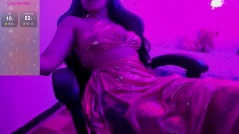 Snapshot of elissa_iris chatting on 12-18-25, 02:28 E L I S S A online show from 12-18-25, 02:28