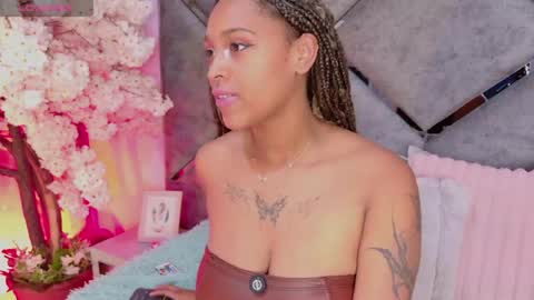Snapshot of elit_noa chatting on 06-23-26, 03:04 elit noa online show from 06-23-26, 03:04