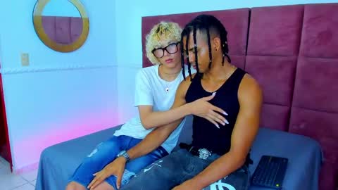 Valentino Konny y Jhon online show from 05-08-26, 01:00