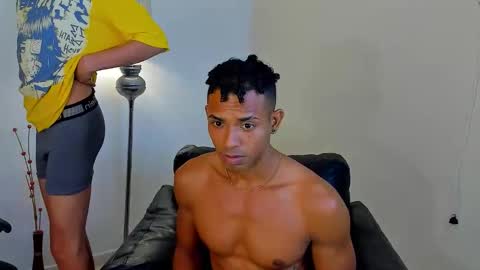 Valentino Konny y Jhon online show from 05-18-26, 04:07