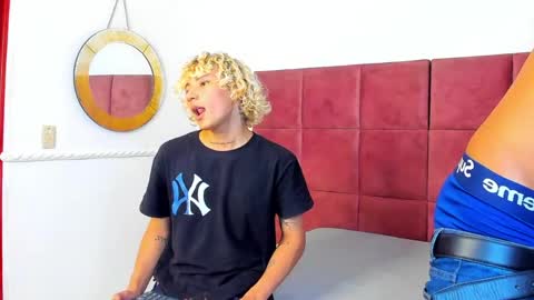 Valentino Konny y Jhon online show from 05-26-26, 08:05