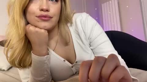 Snapshot of elixiirr chatting on 12-20-25, 06:59 Stephanie online show from 12-20-25, 06:59