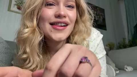 Snapshot of elixiirr chatting on 01-08-26, 12:02 Stephanie online show from 01-08-26, 12:02