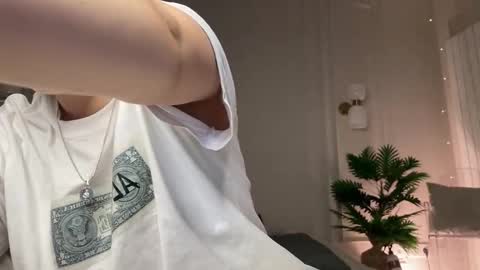 Snapshot of elixiirr chatting on 01-11-26, 10:37 Stephanie online show from 01-11-26, 10:37