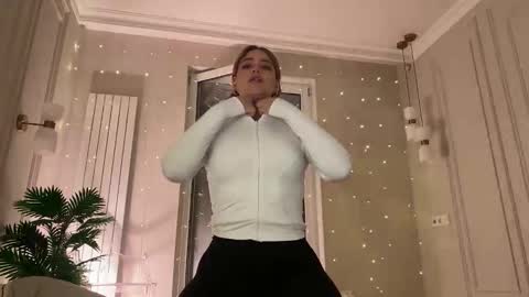 Snapshot of elixiirr chatting on 02-25-26, 09:35 Stephanie online show from 02-25-26, 09:35