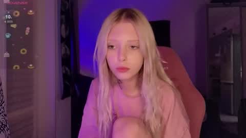 Snapshot of eliza_sadcat chatting on 10-27-25, 04:33 Elizabeth online show from 10-27-25, 04:33