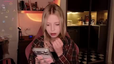 Snapshot of eliza_sadcat chatting on 11-26-25, 12:06 Elizabeth online show from 11-26-25, 12:06