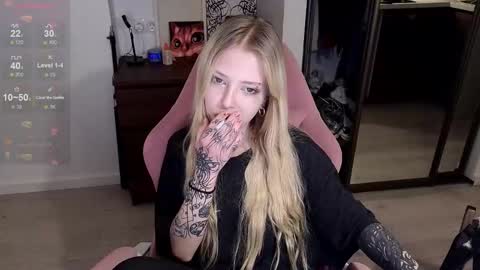 Snapshot of eliza_sadcat chatting on 01-08-26, 06:54 Elizabeth online show from 01-08-26, 06:54