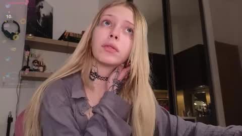 Snapshot of eliza_sadcat chatting on 02-02-26, 08:29 Elizabeth online show from 02-02-26, 08:29