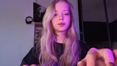 Snapshot of eliza_sadcat chatting on 03-06-26, 02:24 Elizabeth online show from 03-06-26, 02:24