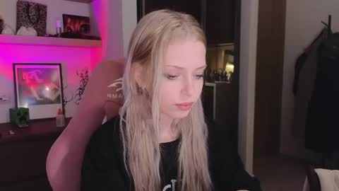 Snapshot of eliza_sadcat chatting on 03-13-26, 04:24 Elizabeth online show from 03-13-26, 04:24