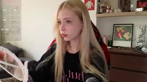 Snapshot of eliza_sadcat chatting on 04-22-26, 12:18 Elizabeth online show from 04-22-26, 12:18