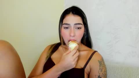 Snapshot of eliza_sanz chatting on 11-20-25, 11:04 My name is ElizaPVT is open online show from 11-20-25, 11:04