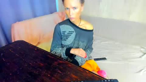 Snapshot of elizabe_th chatting on 07-12-26, 01:29 Elizabethangel online show from 07-12-26, 01:29