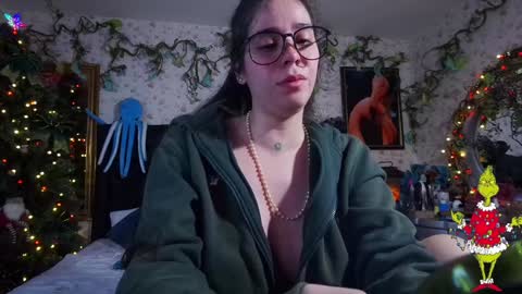 Snapshot of elizabeth77_ chatting on 12-23-24, 10:10 Elizabeth online show from 12-23-24, 10:10