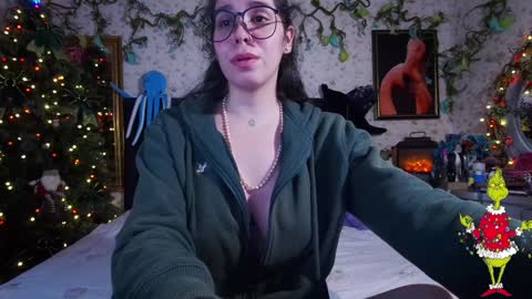 Snapshot of elizabeth77_ chatting on 12-23-24, 01:13 Elizabeth online show from 12-23-24, 01:13