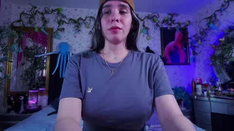 Snapshot of elizabeth77_ chatting on 01-16-25, 07:20 Elizabeth online show from 01-16-25, 07:20