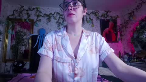 Snapshot of elizabeth77_ chatting on 02-22-25, 12:19 Elizabeth online show from 02-22-25, 12:19