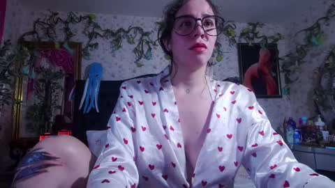 Snapshot of elizabeth77_ chatting on 10-04-25, 10:24 Elizabeth online show from 10-04-25, 10:24