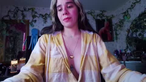Snapshot of elizabeth77_ chatting on 10-13-25, 08:20 Elizabeth online show from 10-13-25, 08:20