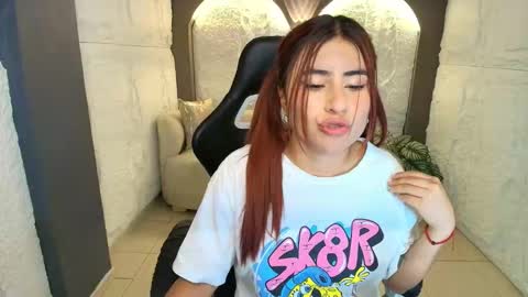 Snapshot of elizabeth__r chatting on 03-12-26, 04:18 Elizabeth online show from 03-12-26, 04:18