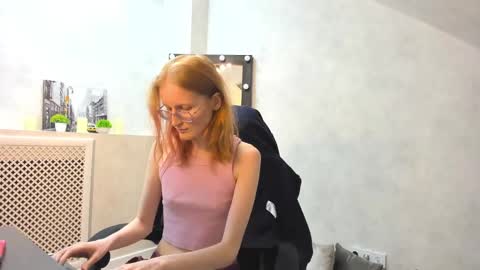 Snapshot of elizabeth_harpper chatting on 02-10-25, 02:05 Elizabeth online show from 02-10-25, 02:05