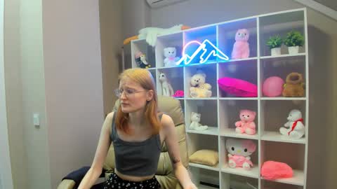 Snapshot of elizabeth_harpper chatting on 02-28-25, 09:15 Elizabeth online show from 02-28-25, 09:15