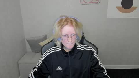 Snapshot of elizabeth_harpper chatting on 09-11-25, 01:17 Elizabeth online show from 09-11-25, 01:17
