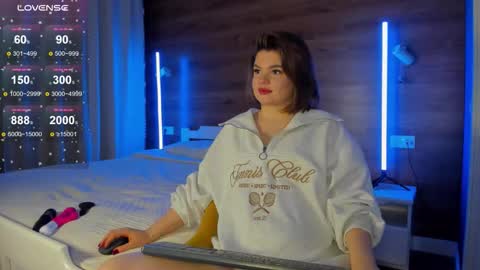 Snapshot of elizabeth_hottie chatting on 09-27-25, 11:43 Elizabeth online show from 09-27-25, 11:43