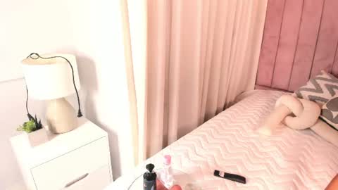 elizabeth_roche online show from 06-18-26, 11:58