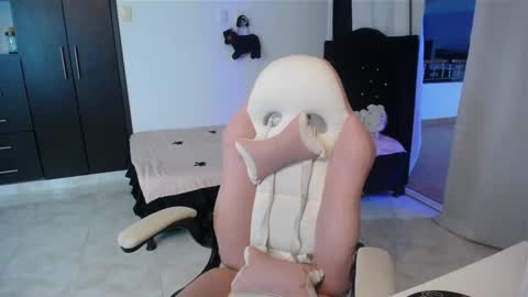 Snapshot of elizabeth_rose02 chatting on 10-09-25, 11:25 Elizabeth online show from 10-09-25, 11:25