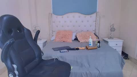 Elizabeth  online show from 05-16-26, 01:02