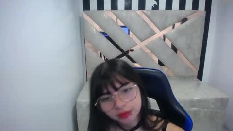 Snapshot of elizabeth_t_ chatting on 02-10-26, 12:53 Elizabeth online show from 02-10-26, 12:53