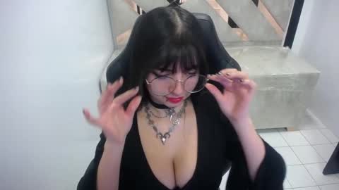 Snapshot of elizabeth_t_ chatting on 02-12-26, 12:55 Elizabeth online show from 02-12-26, 12:55