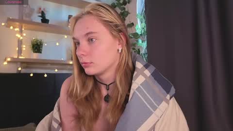 Snapshot of elizabethandersen chatting on 05-17-26, 01:03 Elizabeth online show from 05-17-26, 01:03