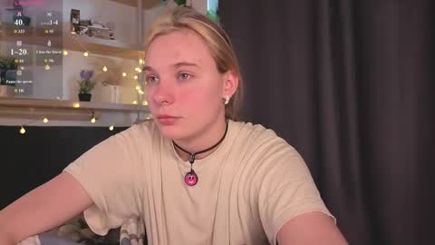 Snapshot of elizabethandersen chatting on 05-23-26, 01:22 Elizabeth online show from 05-23-26, 01:22