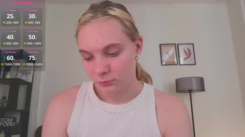 Snapshot of elizabethandersen chatting on 06-17-26, 01:08 Elizabeth online show from 06-17-26, 01:08