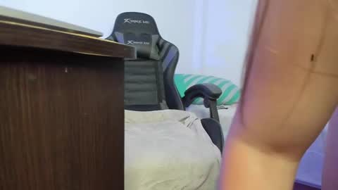 instgram aly leiv17 ---- Im model-independent online show from 01-11-25, 12:01