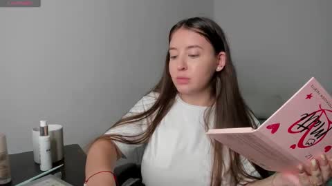 Snapshot of elizabethliones01 chatting on 11-17-25, 04:35 instgram aly leiv17 ---- Im model-independent online show from 11-17-25, 04:35