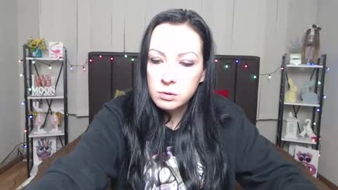 Snapshot of elizabethsho chatting on 01-21-25, 09:15 ElizabethSho online show from 01-21-25, 09:15