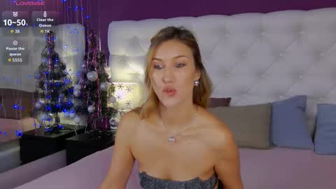 Snapshot of elizamayers chatting on 12-05-25, 02:14 Linda online show from 12-05-25, 02:14