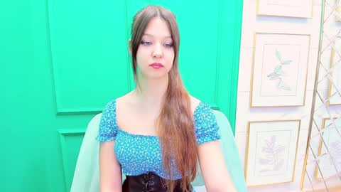 Snapshot of elizamild chatting on 12-22-24, 01:22 Eliza online show from 12-22-24, 01:22