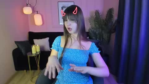 Snapshot of elizamild chatting on 02-11-25, 01:51 Eliza online show from 02-11-25, 01:51